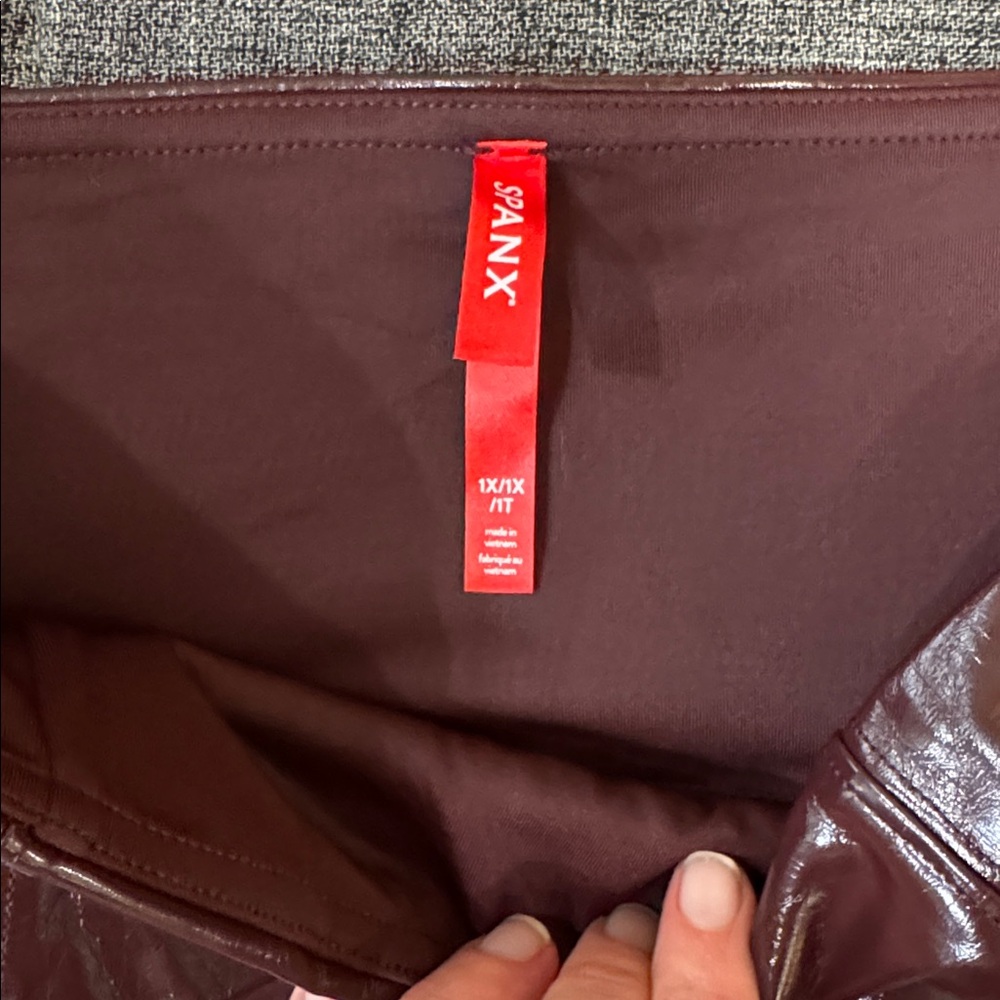 Spanx Faux Patent Leather Leggings – 1X - Picture 5 of 9